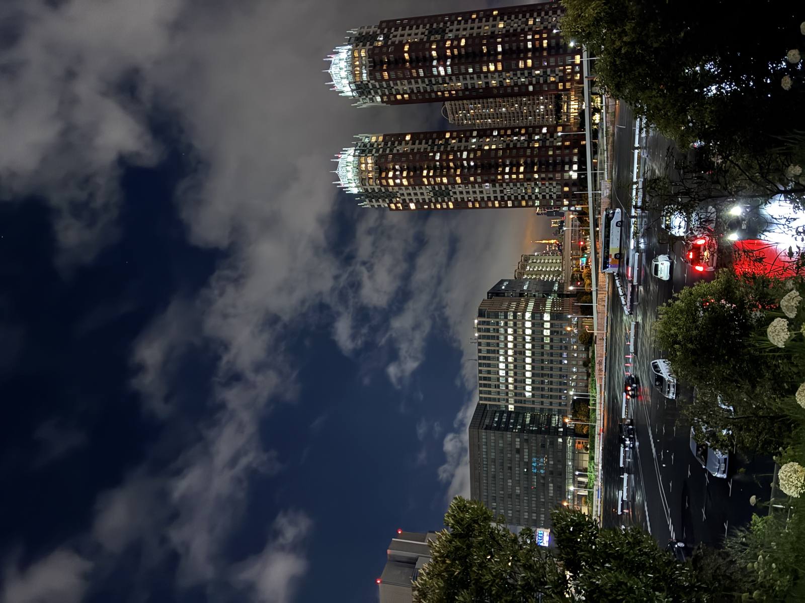 空間づくりに取り組むスタッフ
